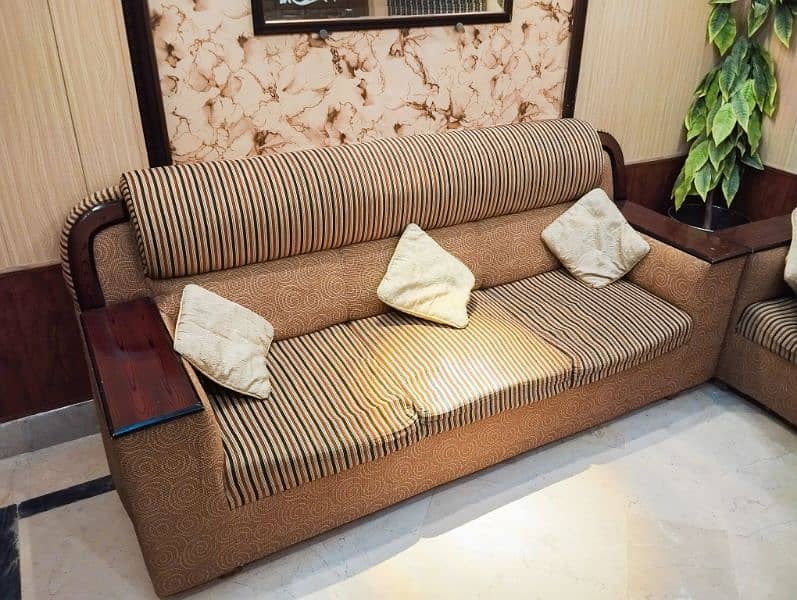 Set of 3,2 and 1 seater Sofa 0