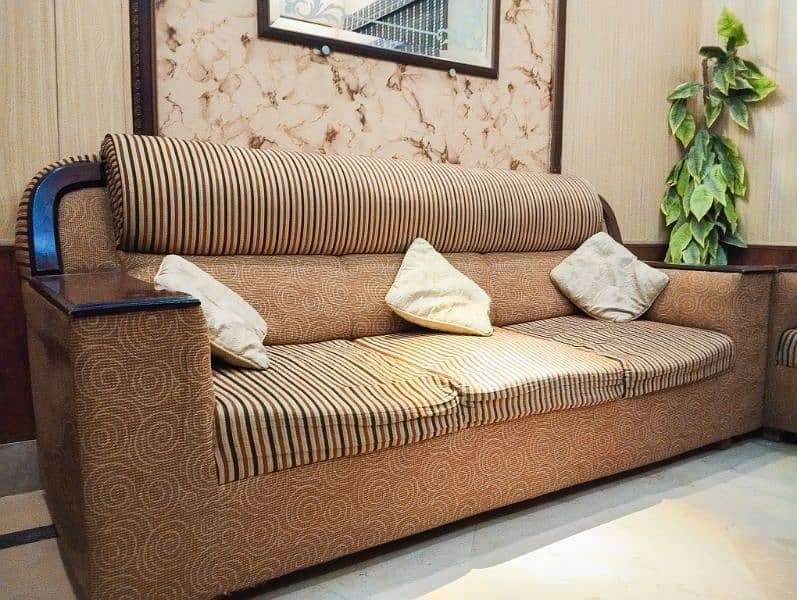 Set of 3,2 and 1 seater Sofa 1