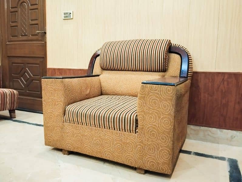 Set of 3,2 and 1 seater Sofa 5