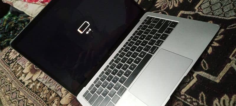 MacBook air 2018 all ok one fault is keyboard lock 2