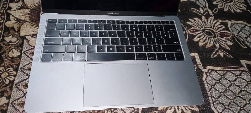 MacBook air 2018 all ok one fault is keyboard lock 3