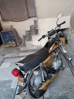 Honda 125 Gold Black