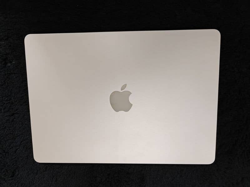 MacBook Air M2 Starlight in warranty (2024 purchase) 0