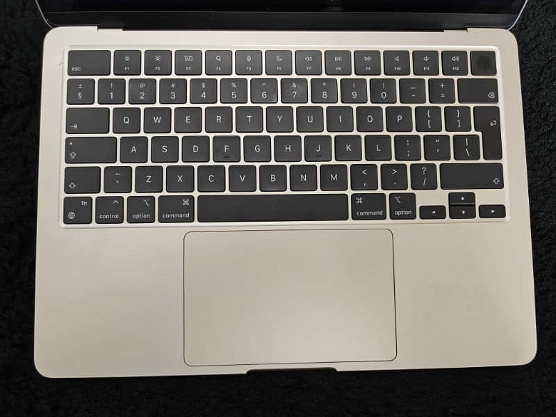 MacBook Air M2 Starlight in warranty (2024 purchase) 2