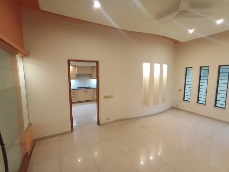 Kanal Full House 5 Bedroom For RENT Phase 4 DHA 4