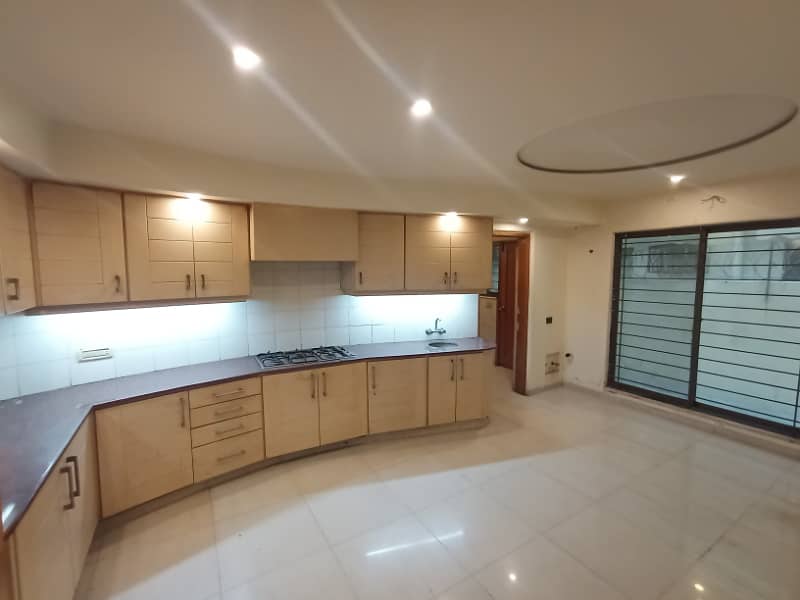 Kanal Full House 5 Bedroom For RENT Phase 4 DHA 5