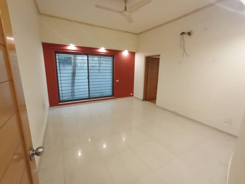 Kanal Full House 5 Bedroom For RENT Phase 4 DHA 8