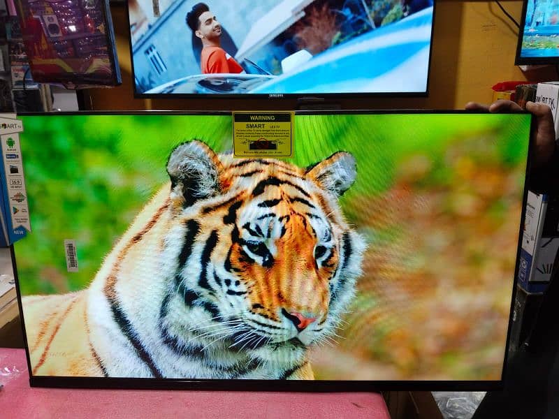 40 smart WiFi Frameless LED TV 2