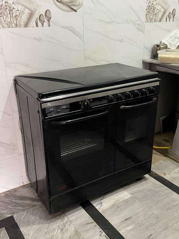 Double Oven Gas Stove – Excellent Condition! 0