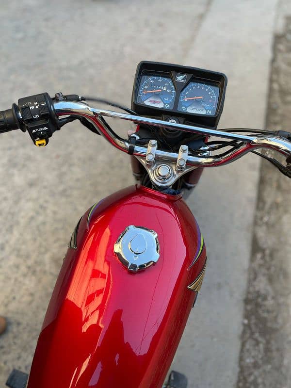 Honda cg 125 red clour 0