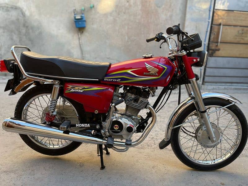 Honda cg 125 red clour 4