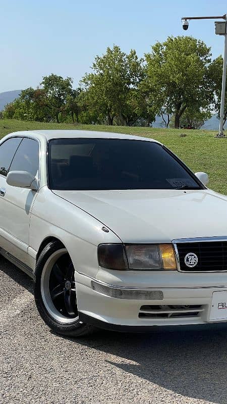 Toyota Crown Royal Saloon 2