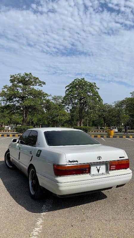 Toyota Crown Royal Saloon 3