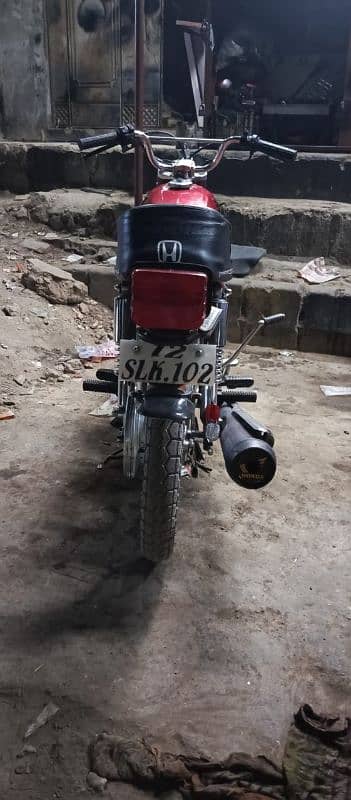 I am selling my 125. original tunki. side over. 3