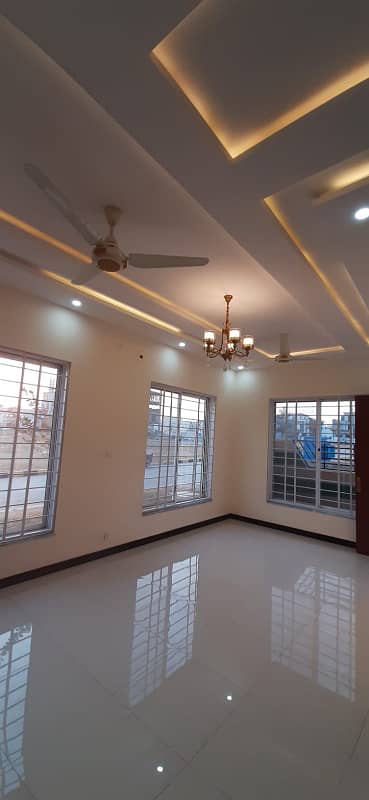 5 Marla Corner House available in Fasal Town 8