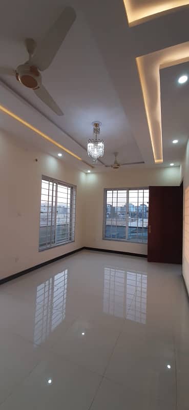 5 Marla Corner House available in Fasal Town 11