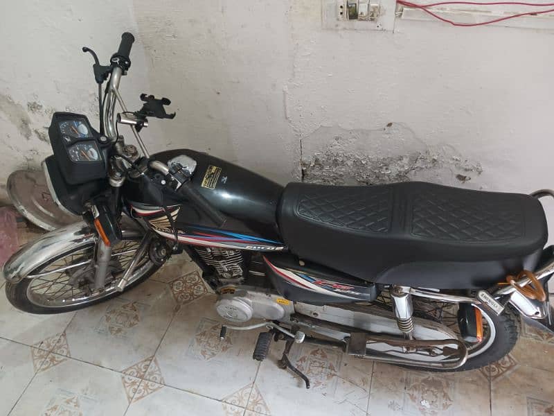 Honda 125 Black 4