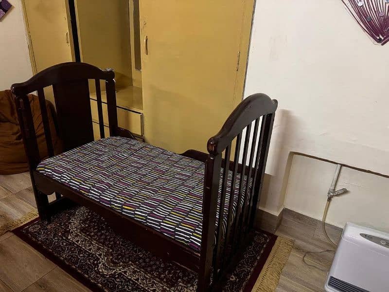 Zubaida's baby cot used only 1 year 1