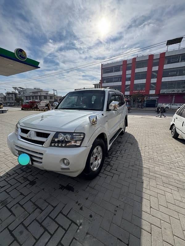 Mitsubishi Pajero 2005 1