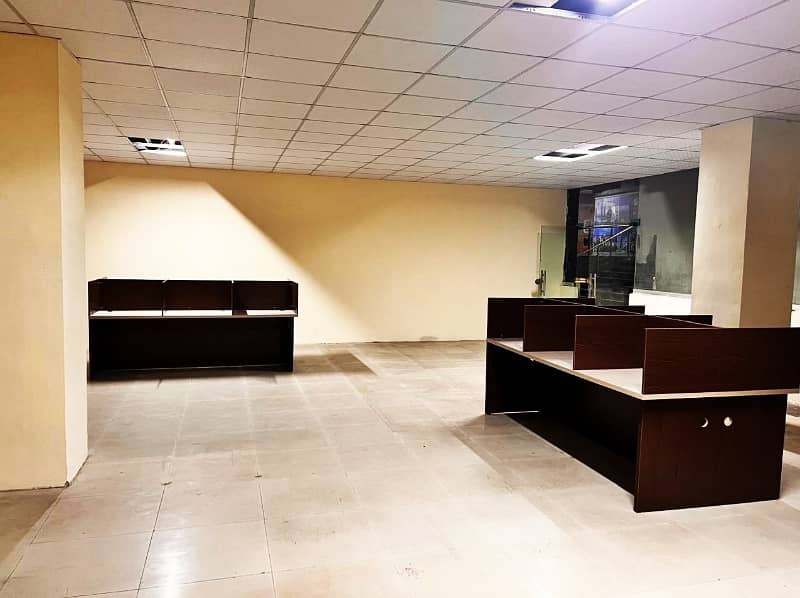 1300 Sqft Semi Furnished Ground Floor Office On Main Boulevard Gulberg Lahore For Rent 1