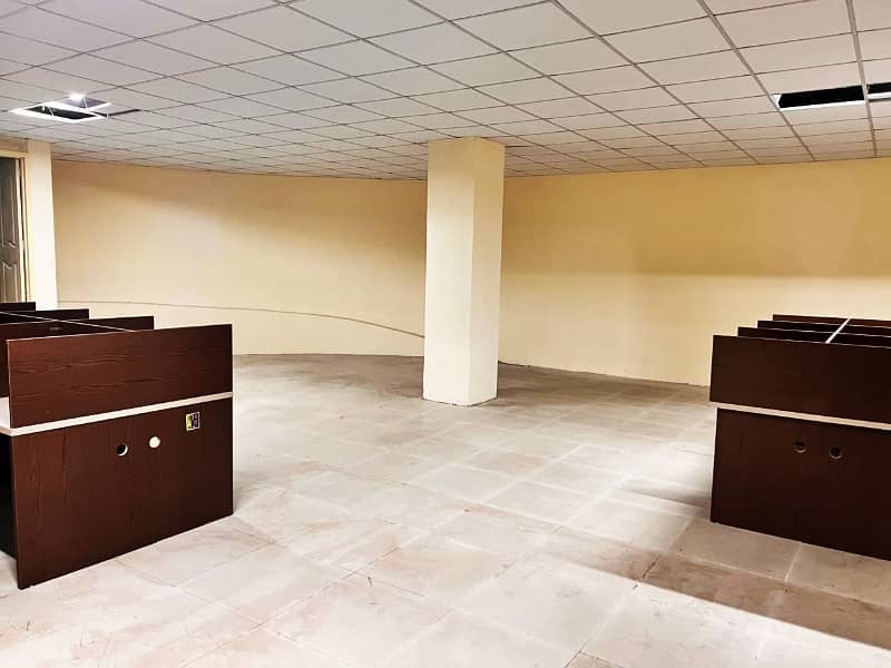 1300 Sqft Semi Furnished Ground Floor Office On Main Boulevard Gulberg Lahore For Rent 0