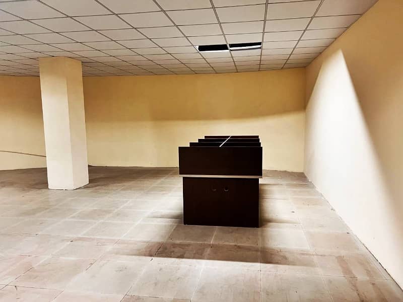 1300 Sqft Semi Furnished Ground Floor Office On Main Boulevard Gulberg Lahore For Rent 6