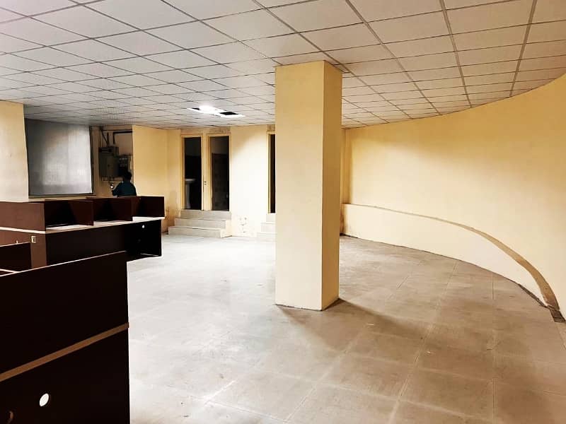 1300 Sqft Semi Furnished Ground Floor Office On Main Boulevard Gulberg Lahore For Rent 7