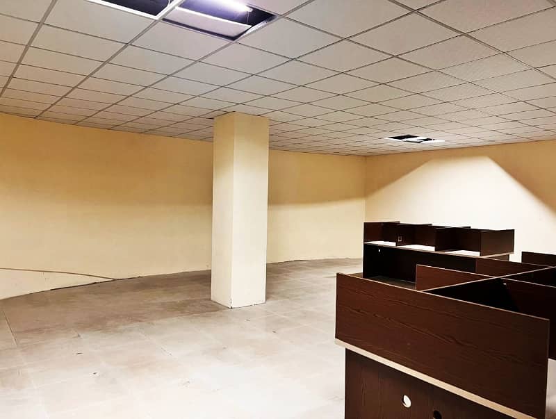 1300 Sqft Semi Furnished Ground Floor Office On Main Boulevard Gulberg Lahore For Rent 9