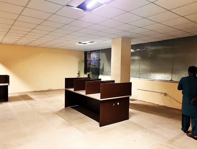 1300 Sqft Semi Furnished Ground Floor Office On Main Boulevard Gulberg Lahore For Rent 10