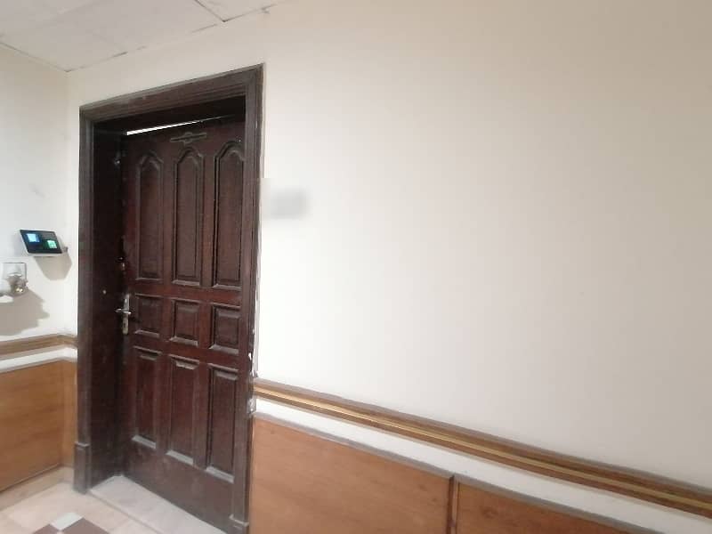 Get This Amazing 2000 Square Feet Office Available In Siddique Trade Center 2