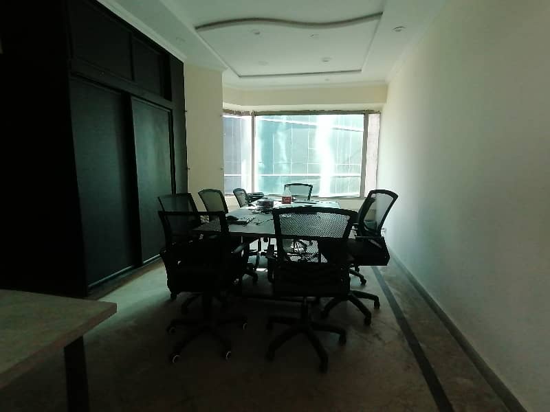 Get This Amazing 2000 Square Feet Office Available In Siddique Trade Center 18