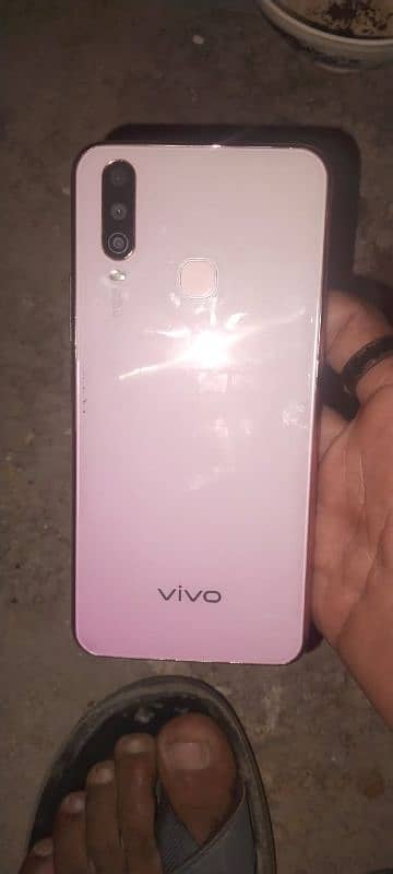 Vivo Y17 4