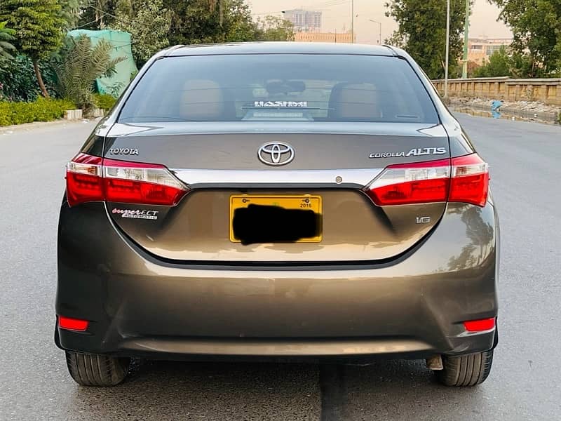 Toyota Corolla Altis 2016 original condition 5