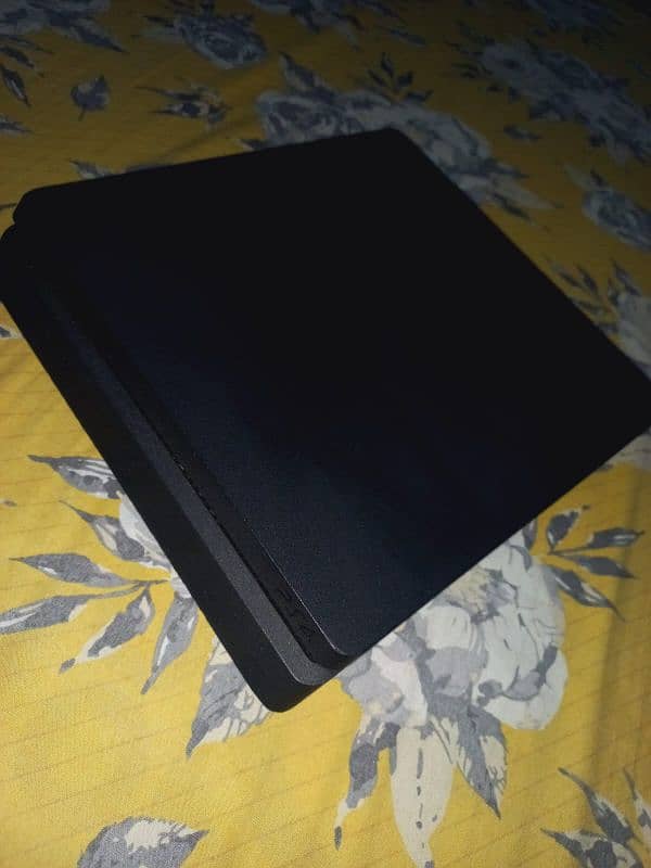 PlayStation4 slim 0