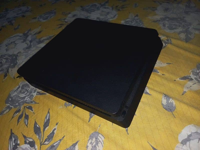 PlayStation4 slim 4