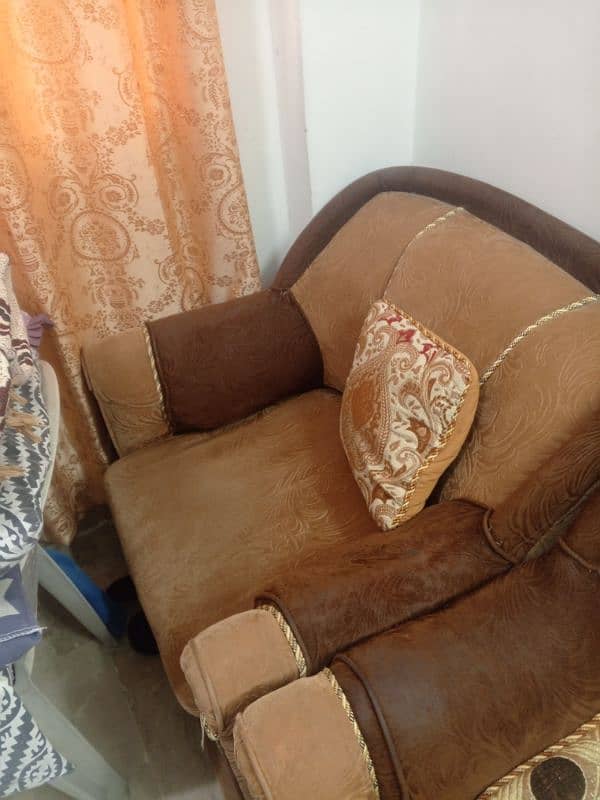 7 seater sofa set normal condition 3