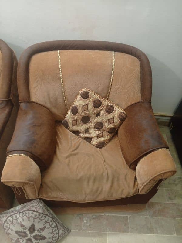 7 seater sofa set normal condition 5