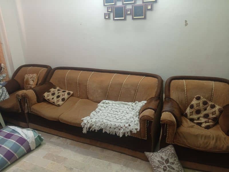 7 seater sofa set normal condition 6