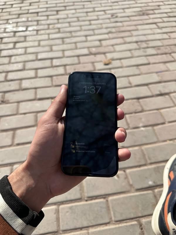 iphone 15 pro black titanium 1