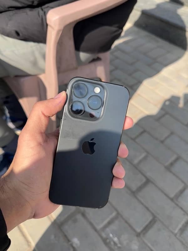 iphone 15 pro black titanium 2