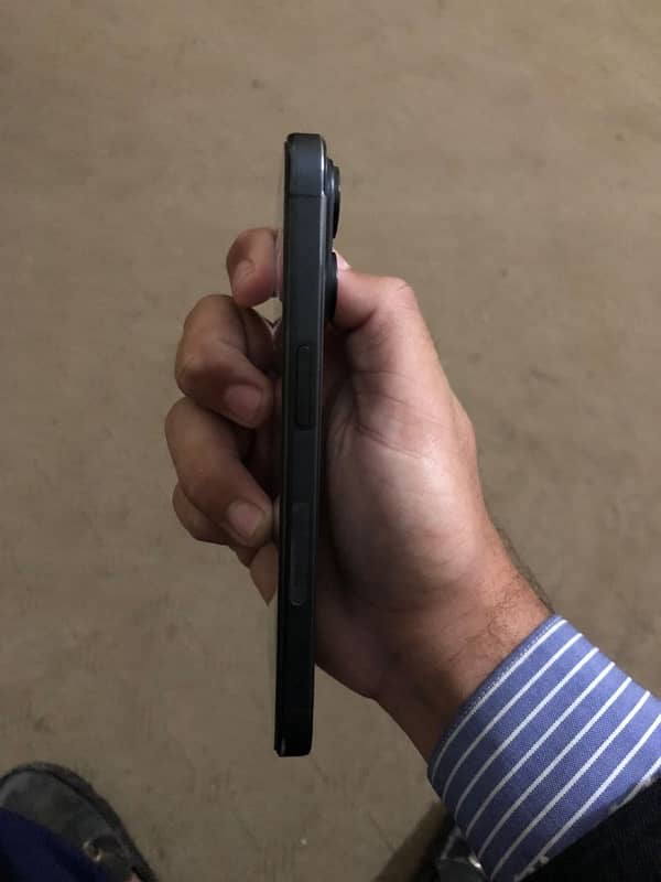 iphone 15 pro black titanium 7