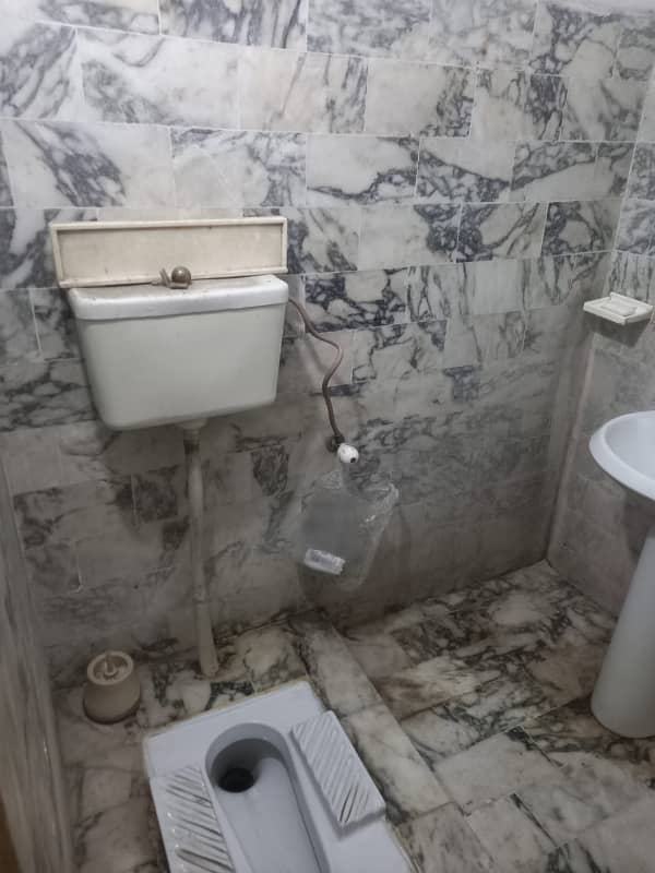 10MARLA TILE FLOORING UPPER PORTION FOR RENT IN ALLAMA IQBAL TOWN 11