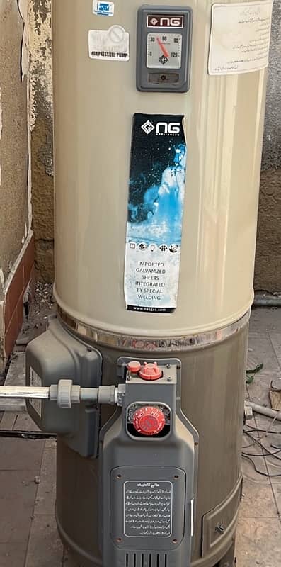 Nasgas 25 gallons gas and electric geyser just Like new. with warranty 1