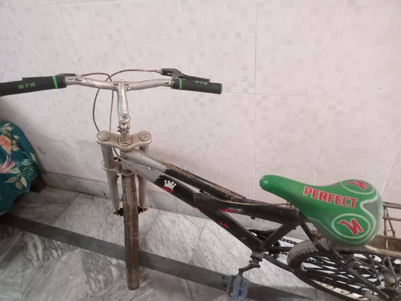 A good condition bicycle 2