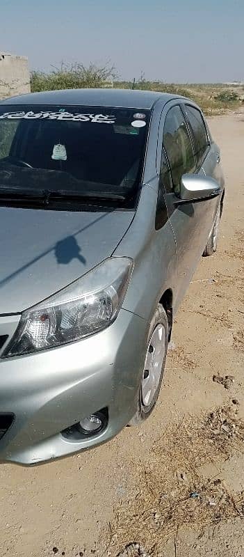 Toyota Vitz 2013 /2017. aj ki payment pe deni hai 7