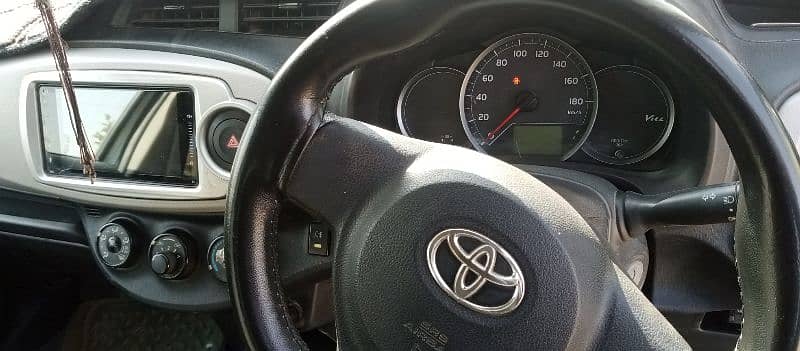 Toyota Vitz 2013 /2017. aj ki payment pe deni hai 14