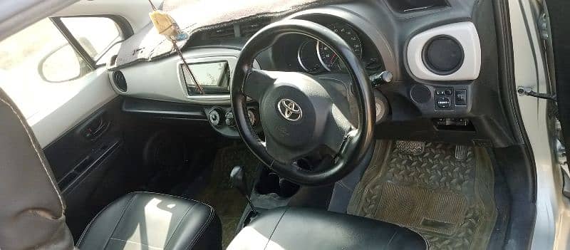 Toyota Vitz 2013 /2017. aj ki payment pe deni hai 15