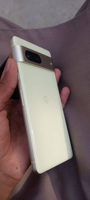 pixel 7 non pta oem locked waterpack with 30w charger. 3