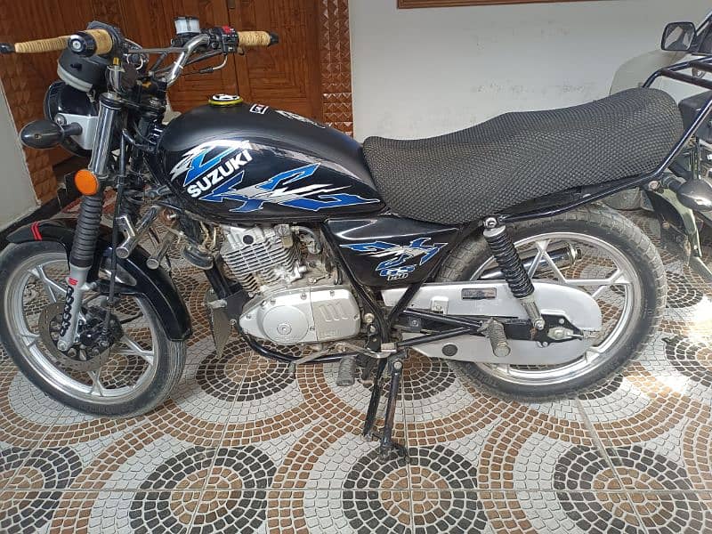 Suzuki GS 150 SE one hand used like new only 3500km driven 0