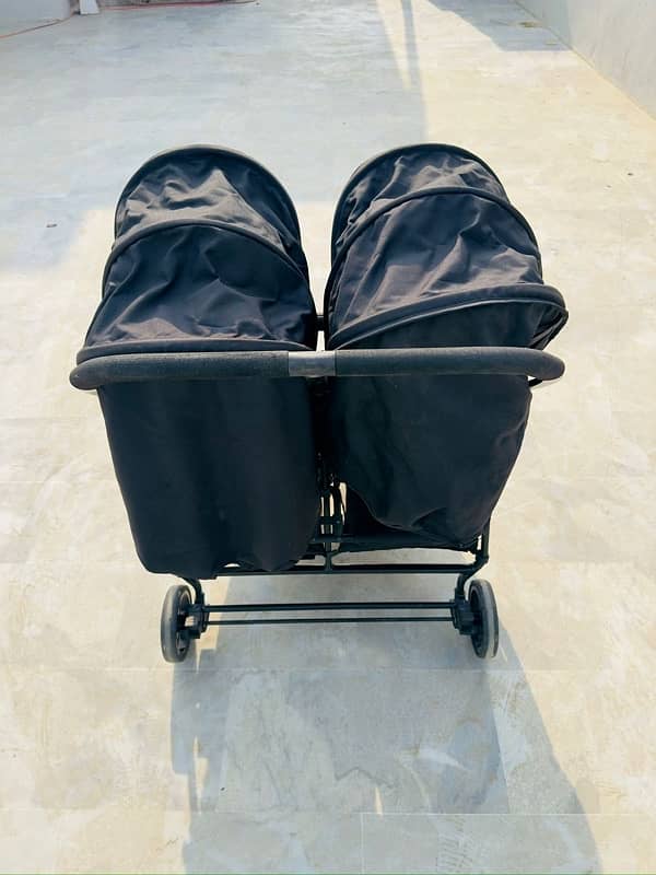 Twins stroller 1